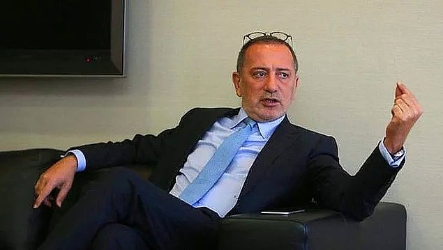 Gazeteci Fatih Altaylı, Twitter üzerinden yaptığı paylaşım ile öğrenci yurduna 'Ahır' diyen şahsı eleştirdi.