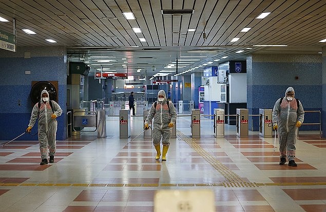 Koronavirüsün ülkemizde görülmesinin ardından önce metroyu ve toplu taşım araçlarının bir güzel steril edilmesini sağlamıştı.