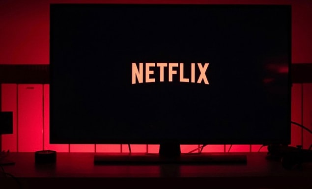 14. İNTERNET PLATFORMLARI: Evlerinde vakit geçirmeye başlayan insanlar, sinemaya gitmek yerine internet üzerinden film, dizi izlemeyi tercih ediyor.