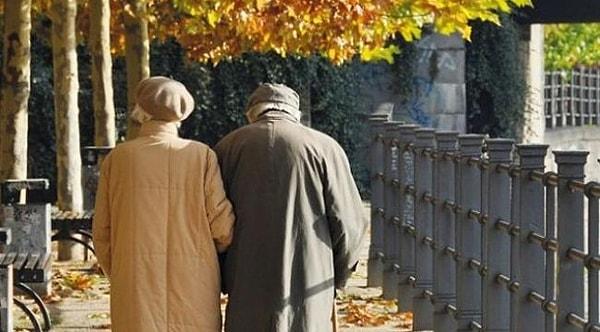 Türkiye'de yaşlı nüfus, diğer yaş gruplarındaki nüfusa göre daha yüksek bir hızla artış gösterdi.
