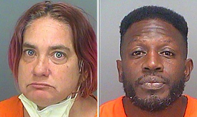 Florida'da bulunan bir çift, hastane önünde yüzlerine maske takıp seks yaparken tutuklandı.