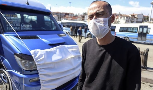 Ankara dolmuşçuları olarak araçların hepsini dezenfekte ettirdiklerini dile getiren Kaya, “Araçlarımızın hepsi halkın güvenliği, çocukların, yaşlıların rahat rahat inip binebilmesi için teker teker dezenfekte edilmiş olup, halkın güvenliğine açık durumdadır” dedi.