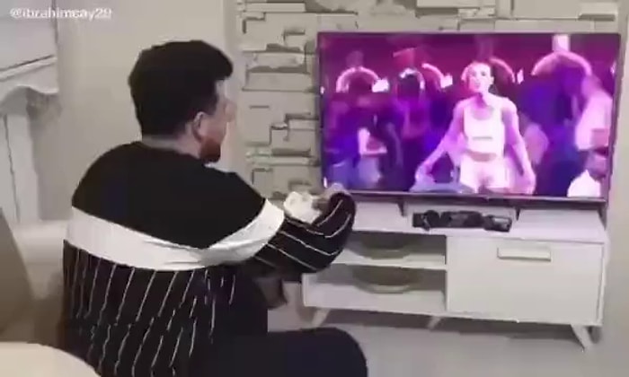 Koronavirüs Nedeniyle Pavyonlar Kapatılınca Alem Yapma İşini Eve Taşıyan Yurdum İnsanı