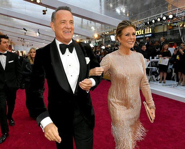 2. Tom Hanks ve Rita Wilson, corona virüsünden kurtularak tedavi gördükleri hastanede taburcu edildiler.