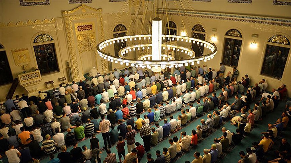 Diyanet Açıkladı: 'Cuma Günü ve Kandil Gecesi Camiler Kapalı Olacak'