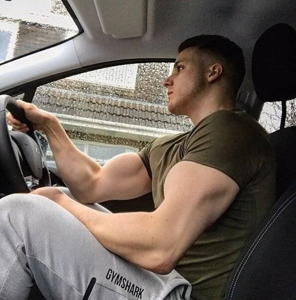 2. А вообще, если не успел накачаться к лету, то фотошоп - это выход :)