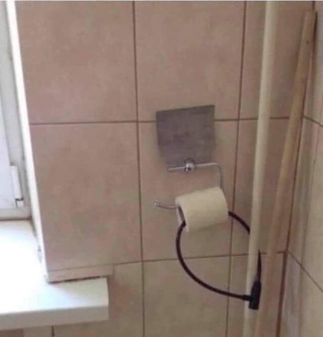 6. Hırsızlara karşı önlem almak için tuvalet kağıdını kilitlemişler yazık. 😂