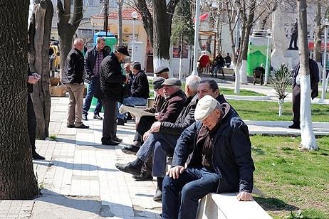 Türkiye'de 65 Yaş Üstü Vatandaşlar '#EvdeKal' Çağrılarına Uyuyor mu?