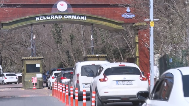 Ancak uyarıları dikkate almayan vatandaşar sahillere ve piknik alanlarına akın etti. Bugün çekilen görüntüler Belgrad Ormanı'ndaki piknikçilere ait 📸