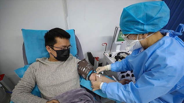 Büyük ihtimalle Koronavirüsün tedavisiyle ilgili birçok paylaşıma denk gelmişsinizdir. Kimisi yiyecek, içecek önerisinde bulunurken kimisi de ilaç tavsiyesi veriyor.