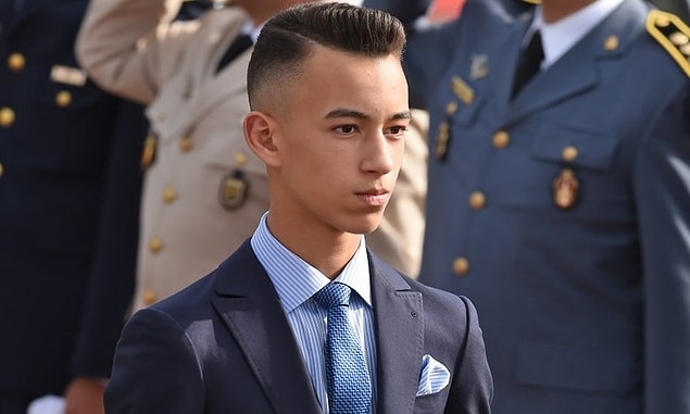 Fas veliaht prensinin adı Hassan ibn Mohammed Al-Alaoui Hassan bin Mohammed bin Hassan bin Mohammed bin Yousef bin Hassan bin Mohammed bin Abderrahmane bin Hisham bin Mohammed bin Abdullah bin Ismail bin Moulay Ali Charif'tir.