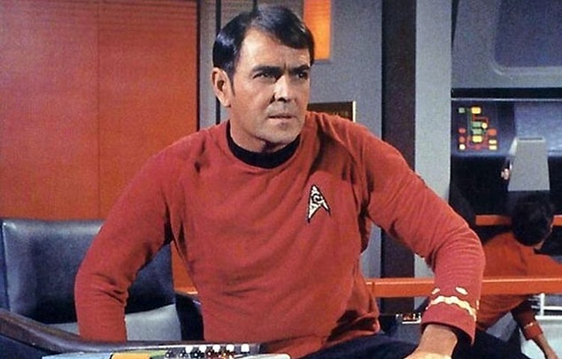 Star Trek oyuncularından James Doohan, Normandiya Çıkarması sırasında Kanada için savaşırken 6 kez vurulmuştur.