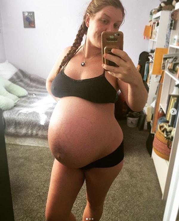 13. Hamileliğinin 36. haftasında ve ikiz bebeklere sahip.