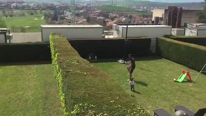 Osasuna Forması Giyen Raul Navas ile Fran Merida, Karantina Altındayken Ayak Tenisi Oynadı