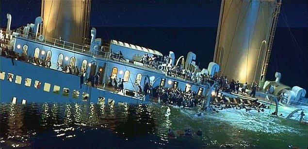 1. Kazada geminin yolcularının yarısından fazlası öldü. Titanik, toplam 2.224 yolcu taşıyordu ve batarken 1.500 kişinin hayatına mal oldu.