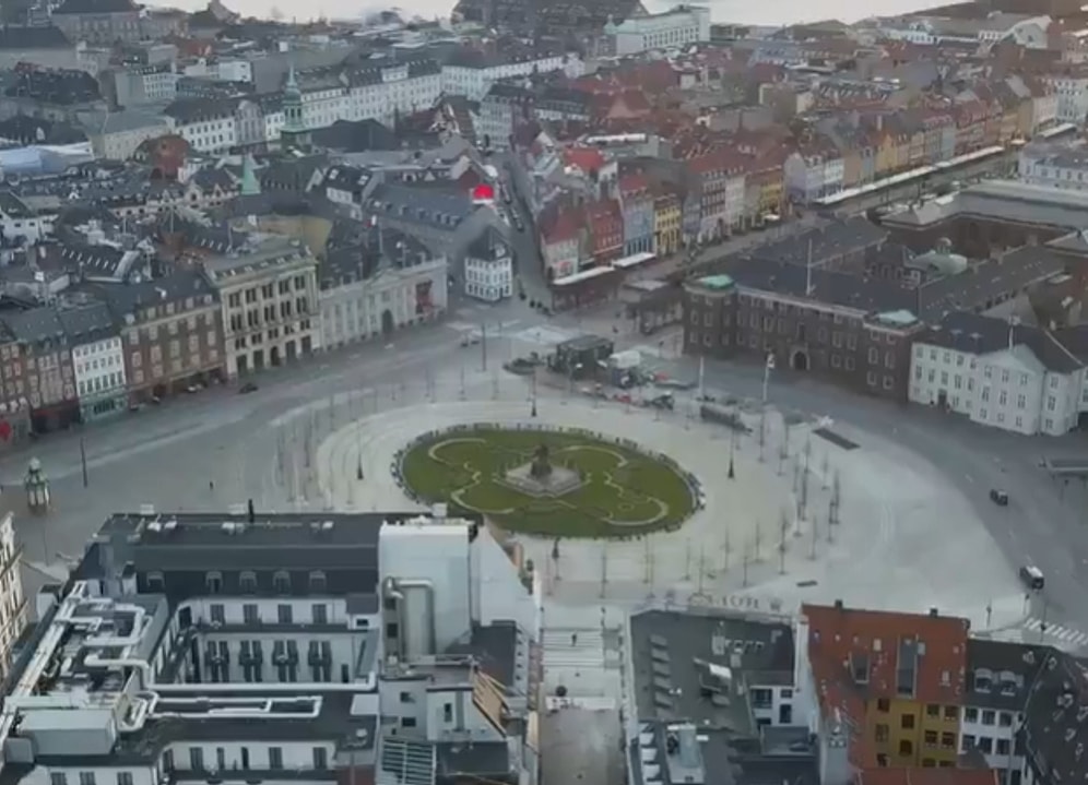 Karantina Altındaki Kopenhag'da Caddeler ve Yollar Bomboş Kaldı