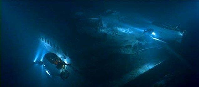 9. 1986 yılında, Titanik batığının içine 180.000 ton vazelin doldurarak su yüzeyine çıkarma fikri ortaya atıldı.