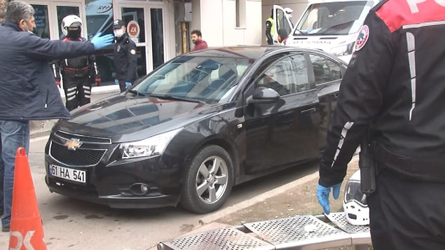 Karantinada olması gerekirken sokağa çıkan adamı komşuları polise bildirdi