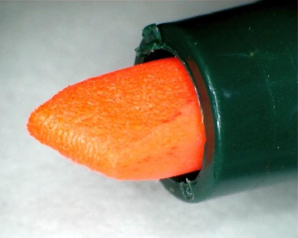 15. "Bitmekte olan bir fosforlu kaleminiz varsa, içindeki kalem kısmını çıkarıp asetona bandırın. Kaleminiz bir süre daha idare edecektir.