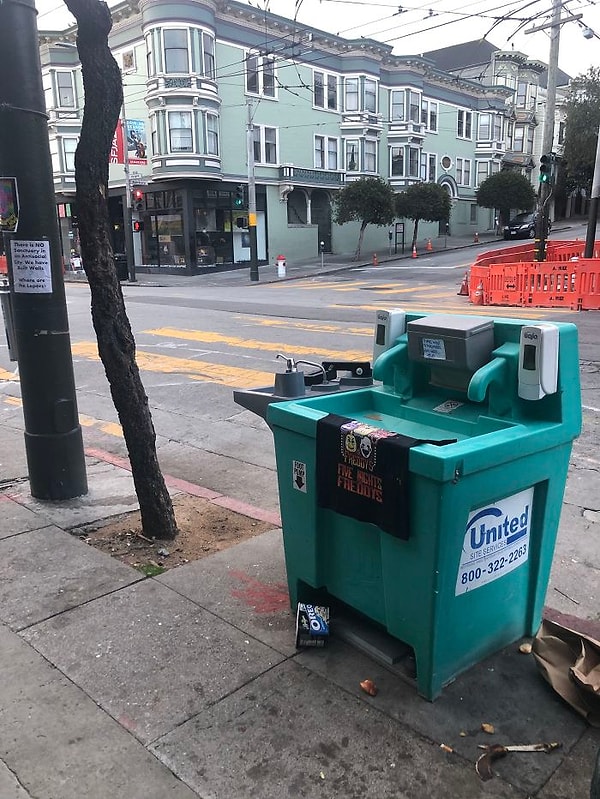 4. Станции дезинфекции рук для бездомных