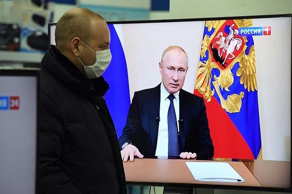 Dün koronavirüsle mücadele konusunda iki toplantı yapan Putin, Moskova'da ulusa seslendi.