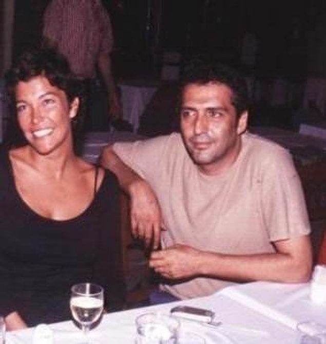 Ünlü türkücü Yavuz Bingöl'le aşk yaşadığı söylenmişti. İkili sadece arkadaş olduklarını söylese de sürekli birlikte görüntülenmişlerdi.