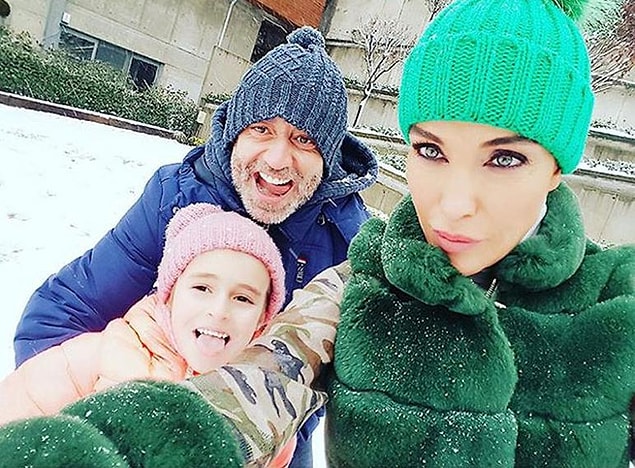Deniz Akkaya, Murat Varol'la bir küs bir barışık her zaman sallantıda olan bir ilişki yaşamıştı. Hatta Akkaya'nın Varol'un kendisine şiddet uyguladığını söylemesi herkesi şoke etmişti. İkili birbirlerine hakaret ve tehdit ettikleri gerekçesiyle mahkemelik olmuş ve ceza almıştı.