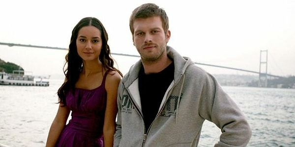 2. Актриса и модель Седеф Авджи