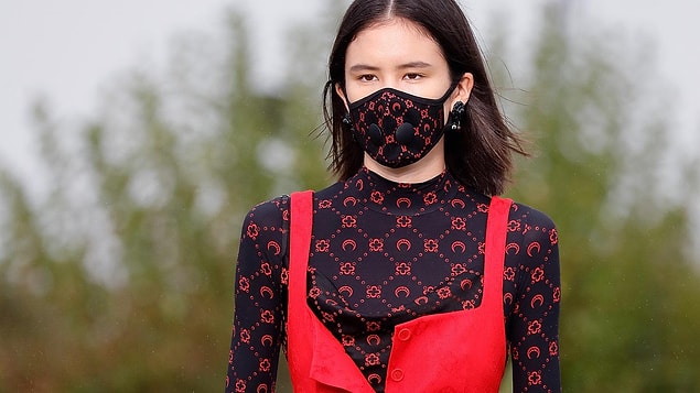 Koronavirüs salgını ve ev karantinası kendine özgü moda akımlarına sebep oldu.