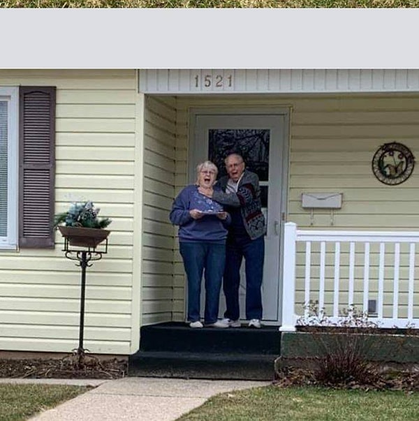 18. Мои дедушка и бабушка женаты уже 67 лет. Вроде пока все идет неплохо...