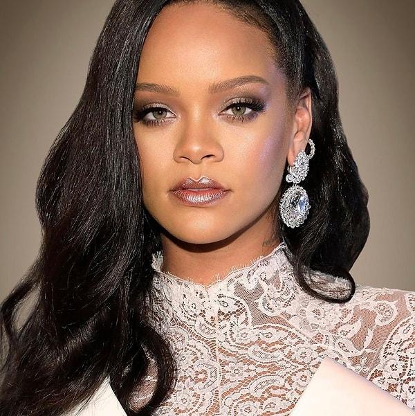 5. Rihanna, koronavirüsle mücadele eden bir derneğe 5 milyon dolar bağışladı!