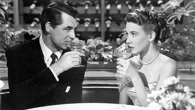 7. Ünlü oyuncu Cary Grant hayatı boyunca 4 defa evlendi. En ünlü evliliği oyuncu Betsy Drake ile olandı.