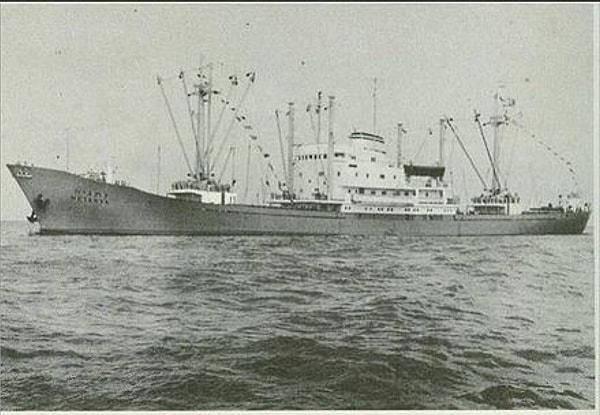 2. Fransa, İsrail'in satın aldığı füze gemilerini teslim etmeyi reddedince, İsrail bir soygun düzenleyerek kendi gemilerini kaçırmıştır.
