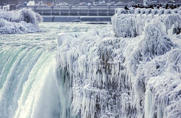 12. 1848 kışı o kadar soğuktu ki, Niagara Şelalesi tamamen donmuştu.