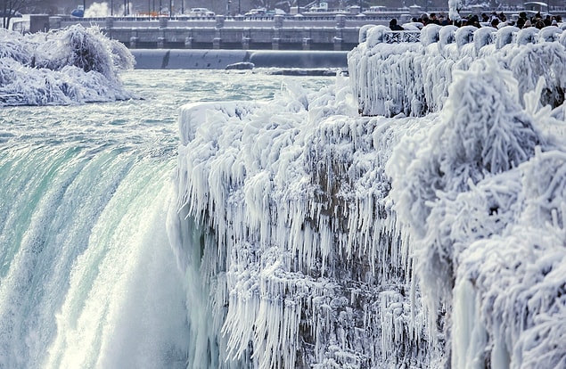 12. 1848 kışı o kadar soğuktu ki, Niagara Şelalesi tamamen donmuştu.