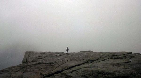 19. "Saatlerce yürüdüm ve sonunda Norveç'deki Pulpit Rock isimli bu uçurumun harika manzarasıyla ödüllendirildim."