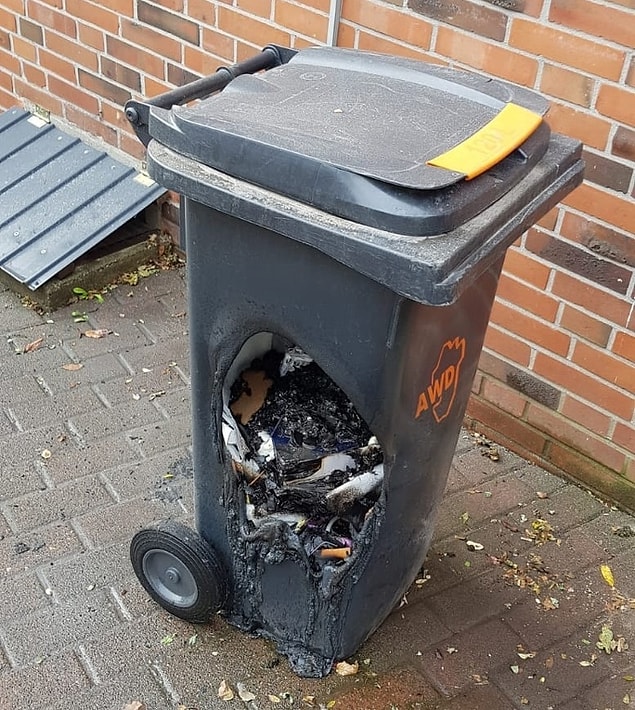 14. "Bu adam soğumamış kömürü plastik çöp kovasına dökmüş."