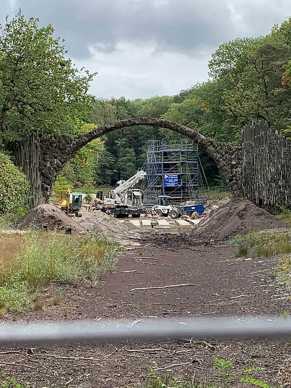 12. Когда взял напрокат автомобиль, и отправился в 2-часовую поездку за пределы Берлина, чтобы увидеть Парк азалий и рододендронов