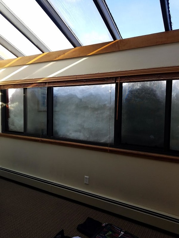 14. Отправился в отпуск и доплатил за номер с видом на горы. Снегоочиститель работал прямо за нашим окном