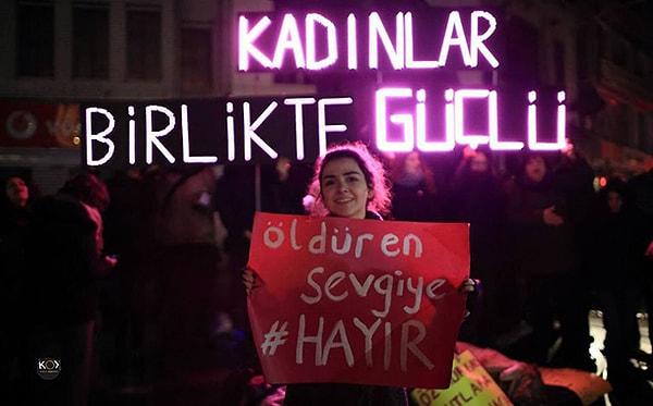 Türkiye'de de buna benzer bir sistemin uygulanması lazım. Kadınlar herkes gibi evlerinden ya market ya da eczane için dışarı çıkabiliyor. Bu nedenle şiddet gören kadının kolay bir sistemle destek merkezlerine ulaşması gerekiyor.