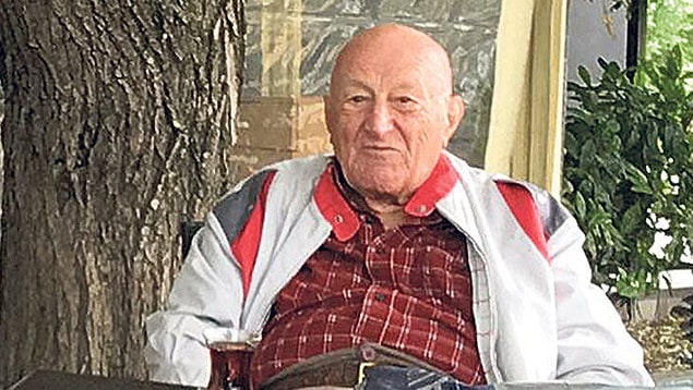 4. Tıp dünyasının ünlü hocası Prof. Dr. Fevzi Aksoy, koronavirüs şüphesi nedeniyle hastaneye başvurduktan sonra 90 yaşında mücadelesini kaybetti.