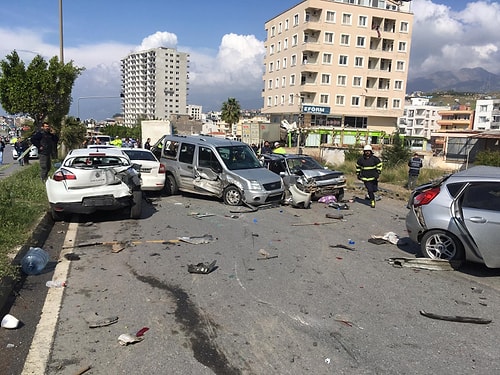 Hatay'da Freni Boşalan TIR Uygulama Noktasında Bekleyen Araçlara Çarptı: 5 Ölü, 21 Yaralı