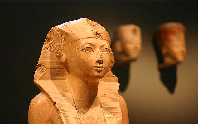 Kral I. Thutmose’un kızı Hatshepsut, 12 yaşlarında üvey kardeşi II. Thutmose ile evlenince Mısır'ın kraliçesi oldu.