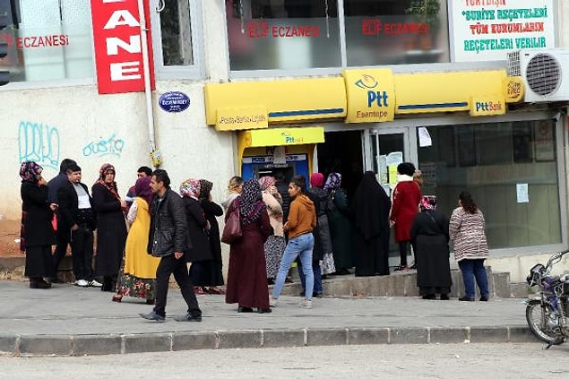 Gaziantep ve Samsun'dan sosyal mesafesiz kuyruklar 👇