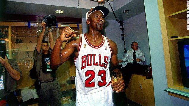 15. ESPN'in Michael Jordan’ı ve 90’lardaki Chicago Bulls’u anlatacak olan 10 bölümlük The Last Dance belgeseli, 19 Nisan'da geliyor.