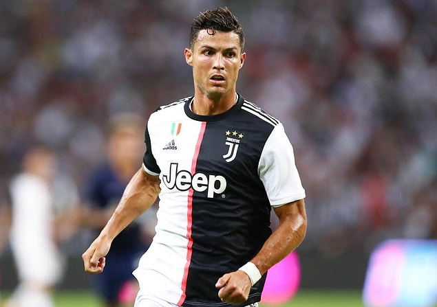 Cristiano Ronaldo dünyanın en başarılı, en iyi futbolcularından biri. Bunu bilmeyenimiz yok artık.