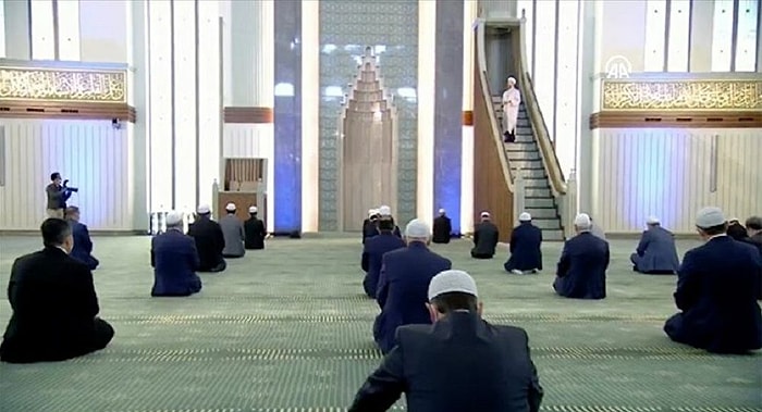 Diyanet: 'Temsili Cuma Namazı Her Hafta Bir Başka Camide Kılınacak'