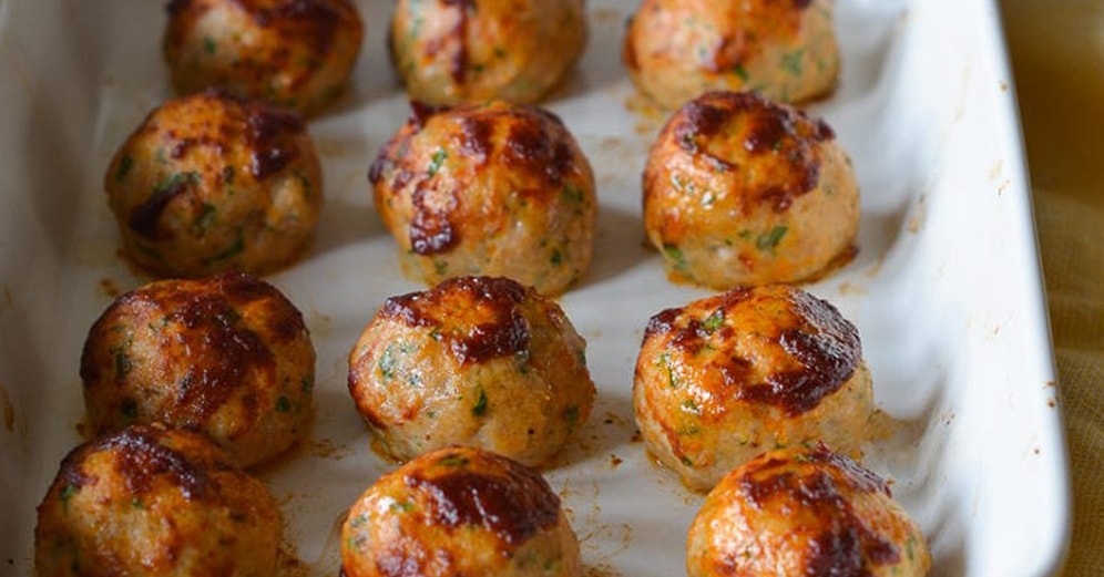 Fırında Tavuk Köfte Tarifi: Lezzetine Bayılacağınız Kolay Bir Tarifimiz Var! Fırında Tavuk Köfte Nasıl Yapılır?