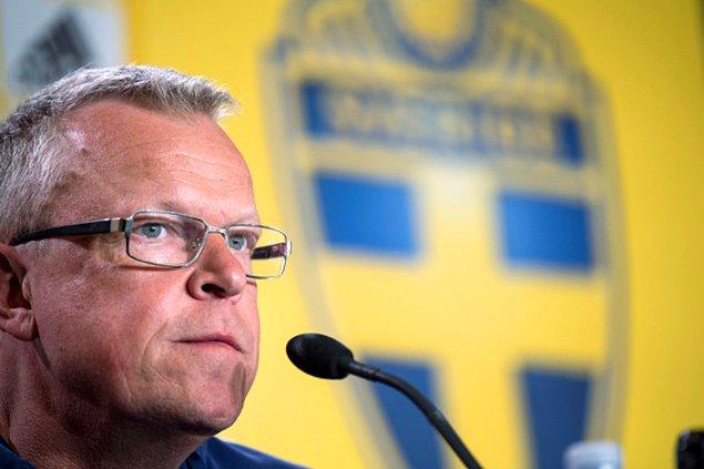 2. İsveç Milli Takım Teknik Direktörü Janne Andersson, koronavirüs salgını nedeniyle ekonomik olarak zorluklar yaşayan Federasyon tarafından Mayıs ayına kadar ücretsiz izne gönderildi.