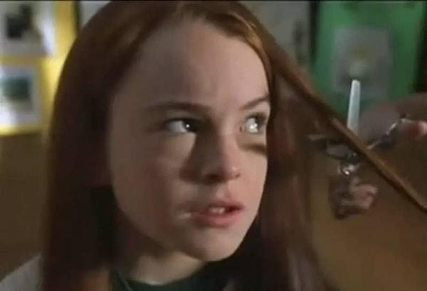 21. "Komik Tuzak filminde Hallie, Annie'nin saçını kendi saçı ile tıpatıp aynı kesebiliyor. 11 yaşındayken!?"